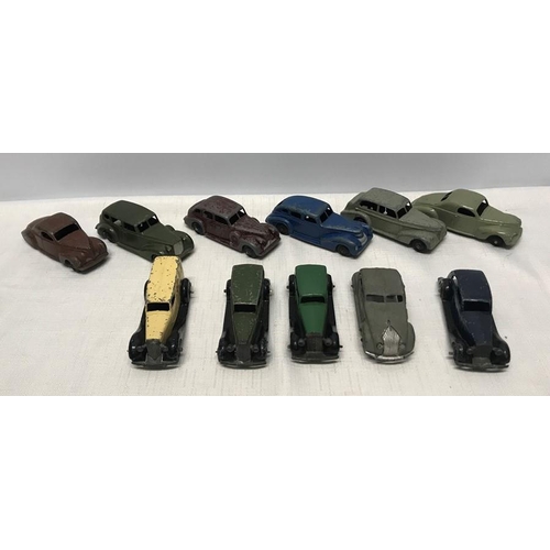 842 - Selection of early post war Dinky diecast vehicles. 5 x 30 series American cars.