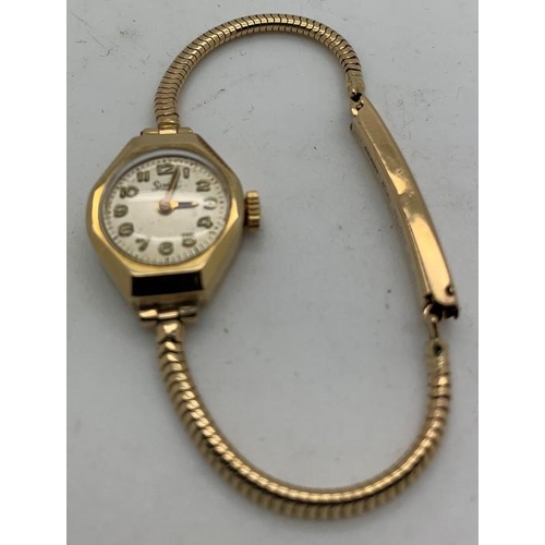 86 - A 9 ct gold Ladies Limit wristwatch and strap, 13gms total weight.