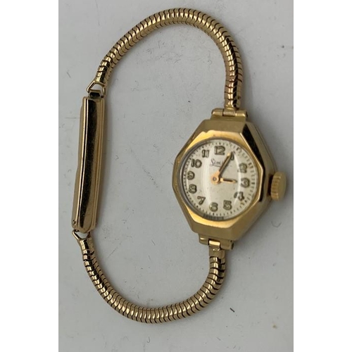 86 - A 9 ct gold Ladies Limit wristwatch and strap, 13gms total weight.