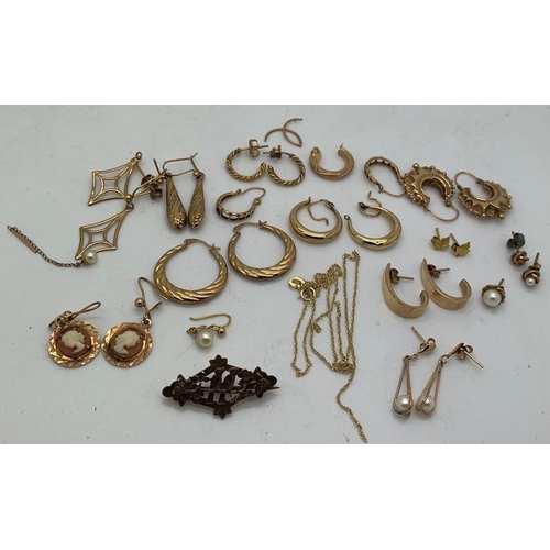 87 - A Victorian 9ct gold brooch, 9ct gold fine chain (broken) together with various gold earrings and ea... 