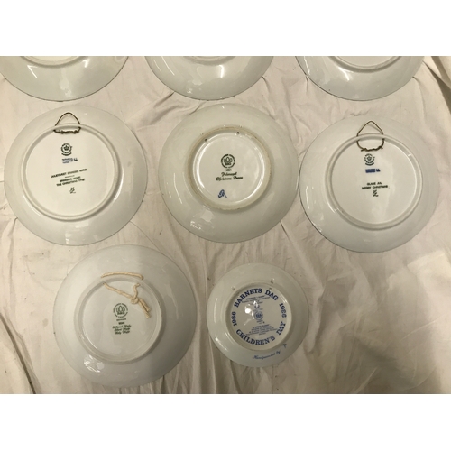 200a - Bing and Grondahl Copenhagen porcelain and Royal Copenhagen Christmas plates, 18cms w. 1970 - 71 0- ... 