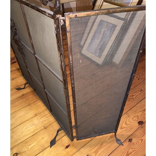 1177 - A metal and mesh fireguard with floral decoration to the front. Closed 70w x 69cms h. Fully opened 1... 