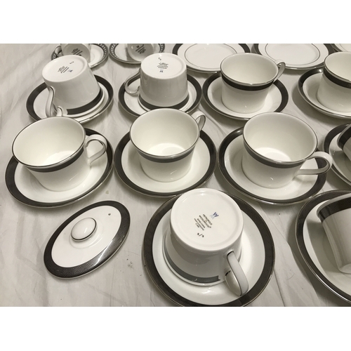 280A - Wedgwood tea and coffee part sets. Contrasts design 10 pieces, milk, sugar, 4 cups and saucers and M... 