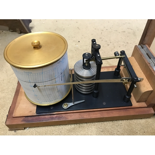 1168 - Vintage barograph. 17 x 28cms with brass carrying handle.