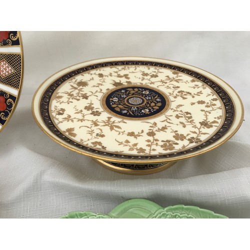 40 - A selection of decorative plates to include Royal Crown Derby Imari 27cm, four Spode Garden Flowers ... 