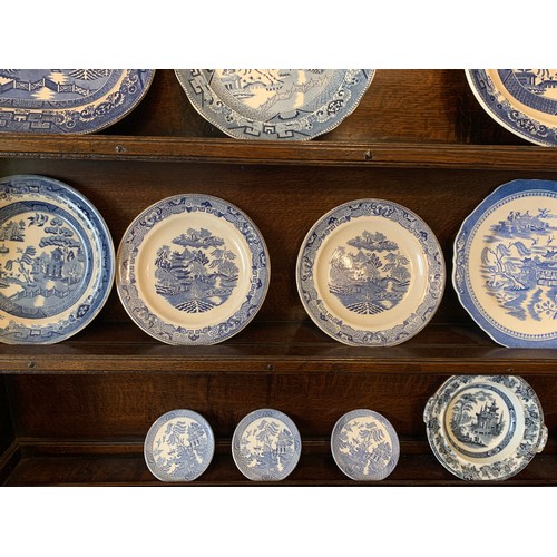 52 - Twenty various blue and white willow patterned plates.