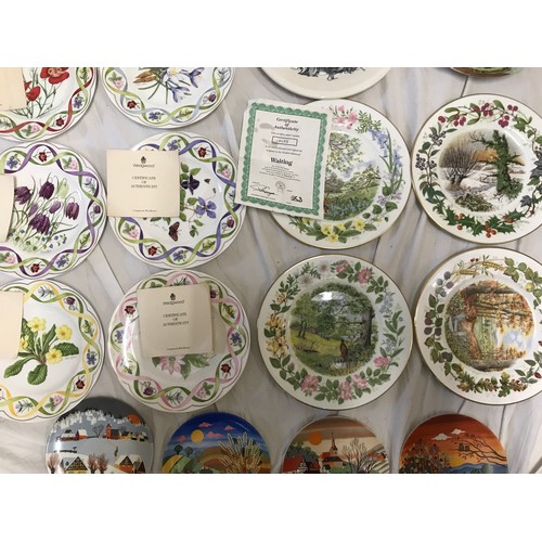 75 - A collection of decorative plates to include Wedgewood Flower Artist of Kew x 6 20.5cm, Wedgewood Hu... 