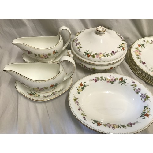 93 - A Wedgwood Mirabelle part dinner set to include 6 large plates 27cms d, 10 large bowls 20.5cms d, 3 ... 