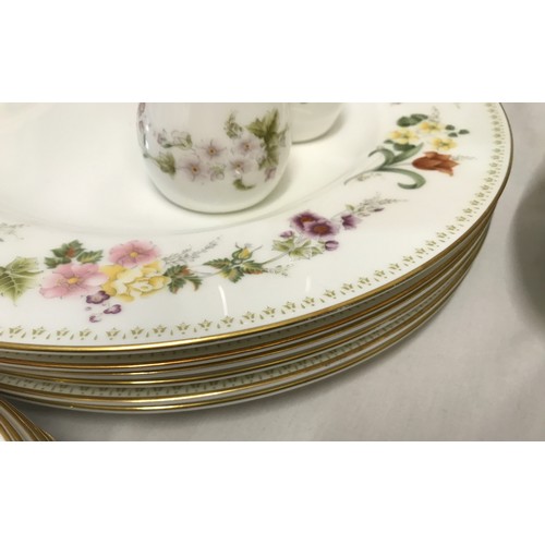 93 - A Wedgwood Mirabelle part dinner set to include 6 large plates 27cms d, 10 large bowls 20.5cms d, 3 ... 