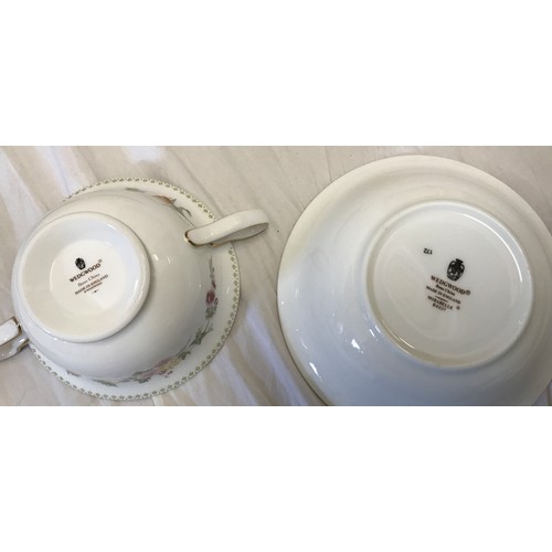 93 - A Wedgwood Mirabelle part dinner set to include 6 large plates 27cms d, 10 large bowls 20.5cms d, 3 ... 