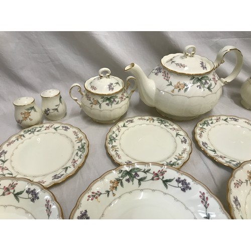 95 - A Noritake part Brookollow pattern tea and dinnerware set to include 4 dinner plates 26.5cms d, 4 bo... 