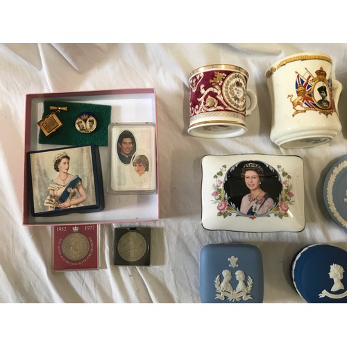 130 - A selection of Royal commemorative ware including an Aynsley jug 2002, Wedgewood pin dishes. Crown S... 