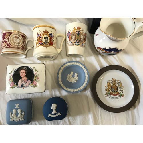 130 - A selection of Royal commemorative ware including an Aynsley jug 2002, Wedgewood pin dishes. Crown S... 