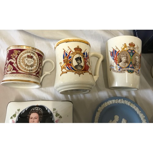 130 - A selection of Royal commemorative ware including an Aynsley jug 2002, Wedgewood pin dishes. Crown S... 