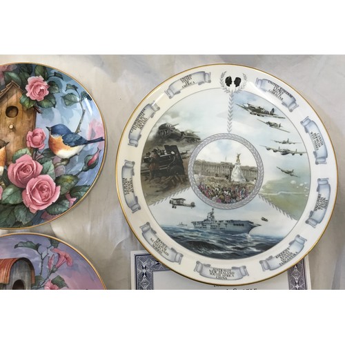 144 - Five decorative plates to include a Coalport 40th Anniversary of the ending of the Second World War,... 