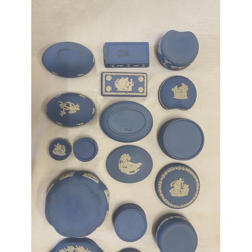 164 - A selection of 9 Wedgwood Jasperware trinket boxes with lids, of various sizes and shapes. Largest 1... 