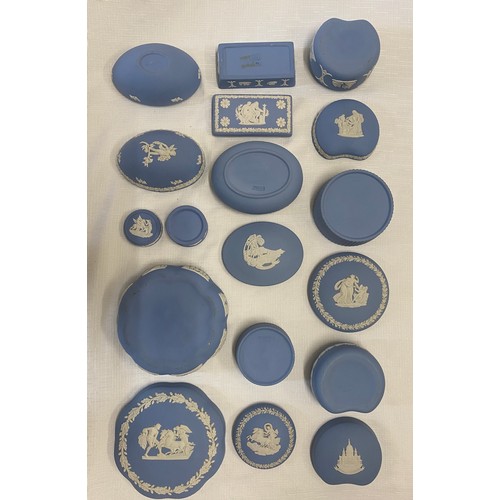 164 - A selection of 9 Wedgwood Jasperware trinket boxes with lids, of various sizes and shapes. Largest 1... 