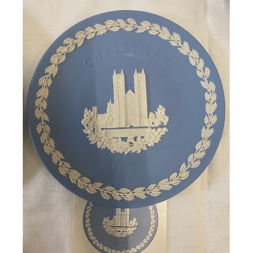 165 - A collection of five Wedgwood Jasperware plates to include: York Minster 1987, Westminster Abbey 198... 