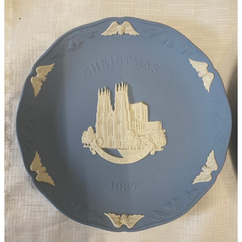 165 - A collection of five Wedgwood Jasperware plates to include: York Minster 1987, Westminster Abbey 198... 