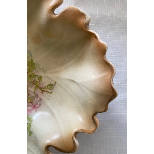 183 - S.F & Co Royal Devon to include a scalloped pedestal dish 24cms d x 15cms h, a leaf salad dish 25cms... 