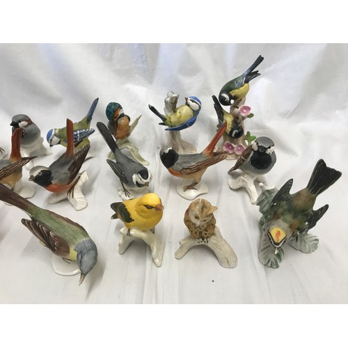 217 - Goebel of West Germany Wildlife collection of 24 ceramic birds, tallest approx 12.5cms. All with Goe... 