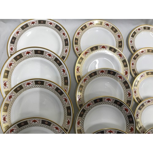 221 - Royal Crown Derby tea and dinner ware 