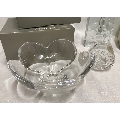 250 - Selection of glassware to include a Orrefors Pomona Lars Hellsten design glass bowl with box 19cm h,... 