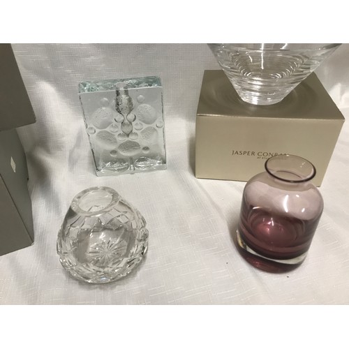 250 - Selection of glassware to include a Orrefors Pomona Lars Hellsten design glass bowl with box 19cm h,... 