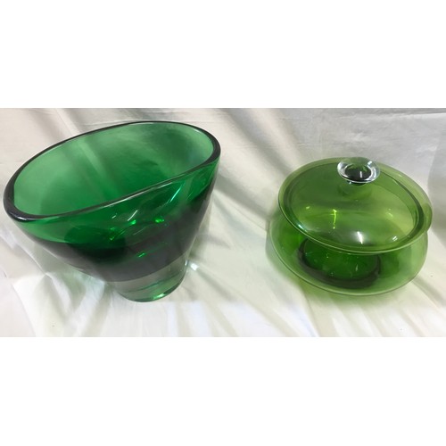 269 - A selection of green glassware to include a mid century Whitefriars bubble glass bowl 21cm d x 10.5c... 