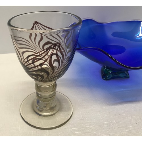 282 - A selection of glassware to include a Murano green Sommerso vase 12cms h, a Steve Lindars blue glass... 