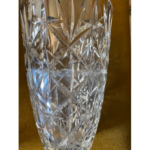 287 - A selection of various glass items to include a tall cut glass vase 25cms h, a heavy cut glass pedes... 