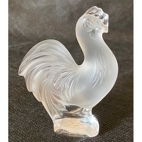 299 - A 20thC Lalique cockerel. 7.5cms h.