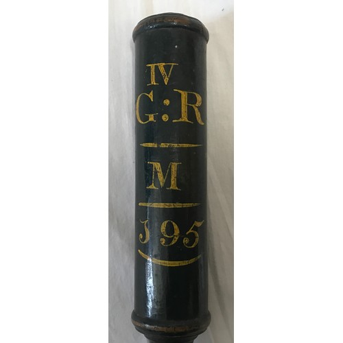 898 - George IV truncheon/tipstaff with painted shaft and ribbed turned handle, 39cms l.