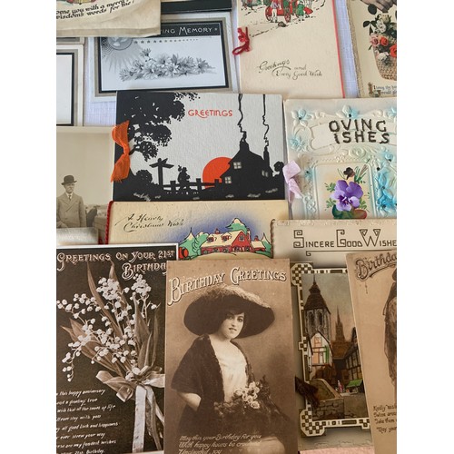 907 - A collection of early 20thC greetings cards and photographs.