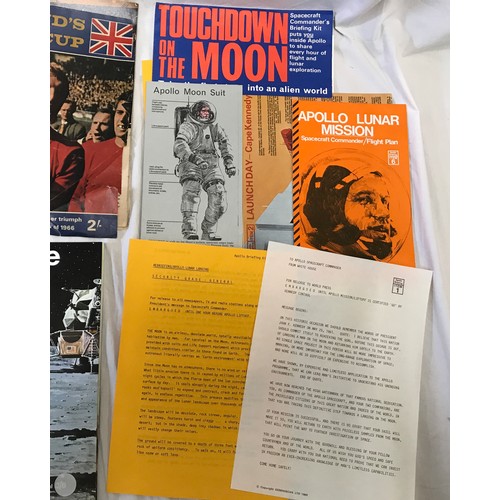 908 - Ephemera including Moon landing magazines Daily Mirror Special, Sunday Times, Touchdown on the Moon ... 