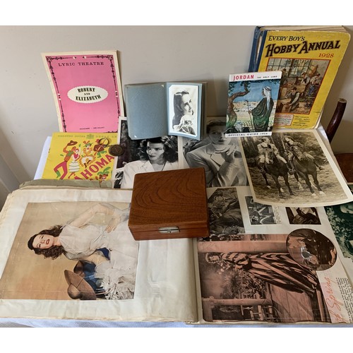 910 - Vintage movie memorabilia to include scrap book and contents, mainly Katherine Hepburn, theatre prog... 