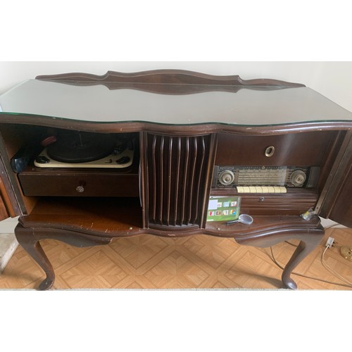 914 - A PYE Series Double 2 record player and radiogram in a cabinet. 110cms w x 7.5cmsh x 42cms d.