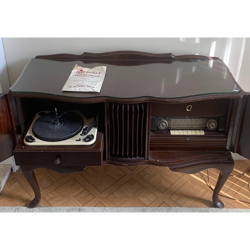 914 - A PYE Series Double 2 record player and radiogram in a cabinet. 110cms w x 7.5cmsh x 42cms d.