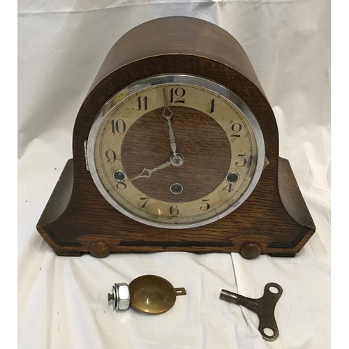 935 - Oak mantle clock, Westminster chimes with key, 22cms h x 29cms w.