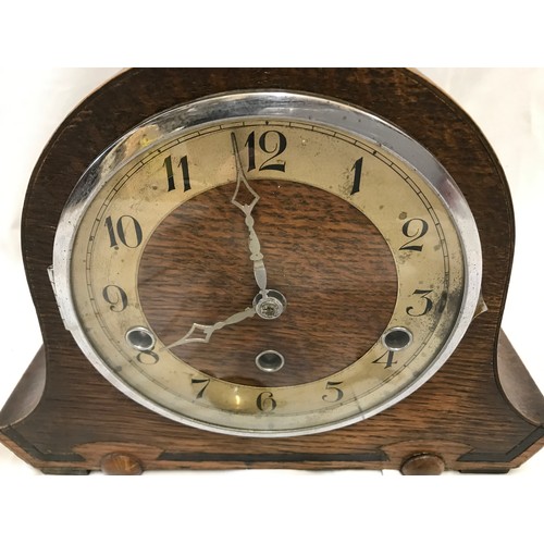 935 - Oak mantle clock, Westminster chimes with key, 22cms h x 29cms w.