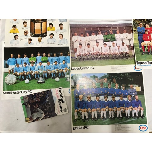 943 - Esso football team posters. 9 assorted team including England World Cup Squad 1970 with facsimile au... 