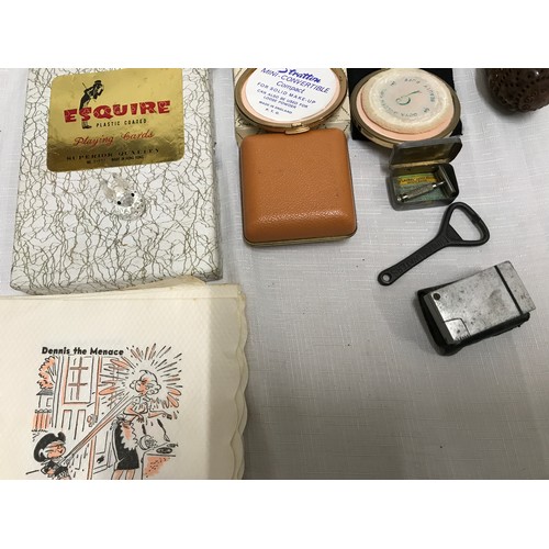 950 - Selection of small collectibles, Stratton and Goya compacts, Swarovski rabbit, Esquire 7 inch playin... 