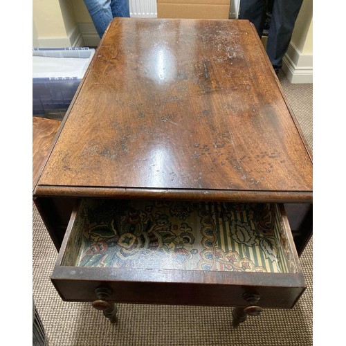 1501 - A 19thC mahogany Pembroke table. 89 x 55cms.