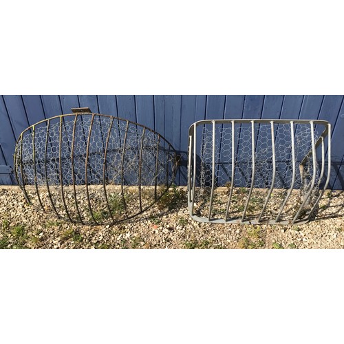 1514 - Two wall mounted hay racks, one cast iron 113cm  w x 45cm h, and one galvanised metal 77cm w x 42cm ... 