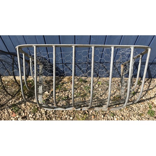 1514 - Two wall mounted hay racks, one cast iron 113cm  w x 45cm h, and one galvanised metal 77cm w x 42cm ... 