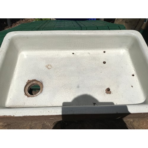 1539 - White and brown glazed pottery sink/planter 76cms w x 47cms l x 15cms h.