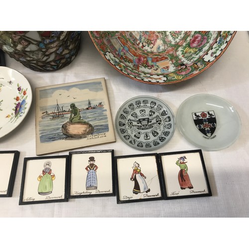 9 - A selection of pottery to include Royal Worcester Vine Harvest cake plate 28.5cms with cake knife, D... 