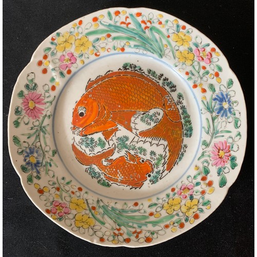 82 - An Oriental plate with fish to centre with floral border 21cms d.