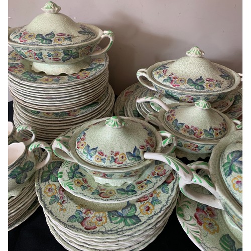 91 - An extensive early 20thC Mason's Ironstone dinner service to include plates  12 x 20cms, 12 x 27cms ... 