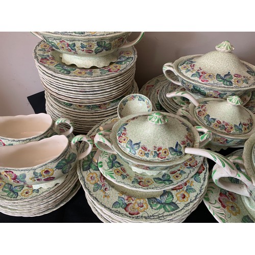 91 - An extensive early 20thC Mason's Ironstone dinner service to include plates  12 x 20cms, 12 x 27cms ... 